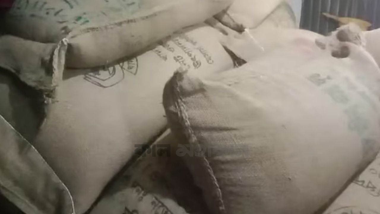 সুবর্ণচরে জামায়াত নেতার বাড়ি থেকে খাদ্য অধিদপ্তরের ৯৯ বস্তা চাল জব্দ
