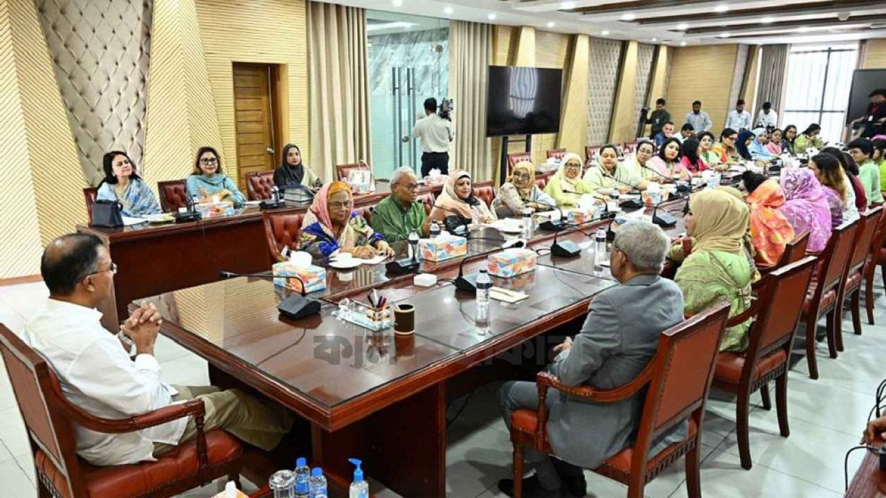 সংরক্ষিত নারী সাংসদদের সাথেপ্রধানমন্ত্রীর প্রথম সভা 