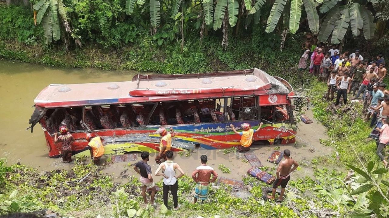 কুষ্টিয়ায় বাস-ট্রাক মুখোমুখি সংঘর্ষ: নিহত ২, আশঙ্কাজনক ৪