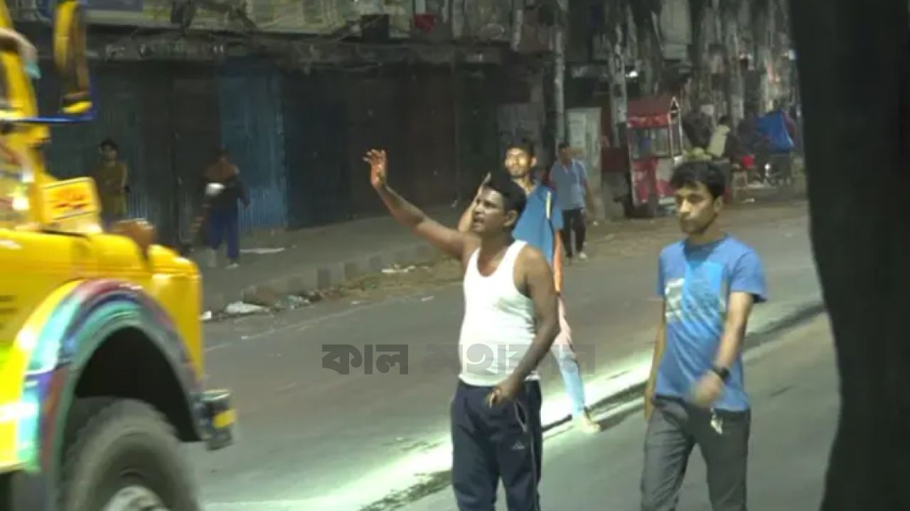 মহাসড়কে পশুবাহী ট্রাকে বেপরোয়া চাঁদাবাজি