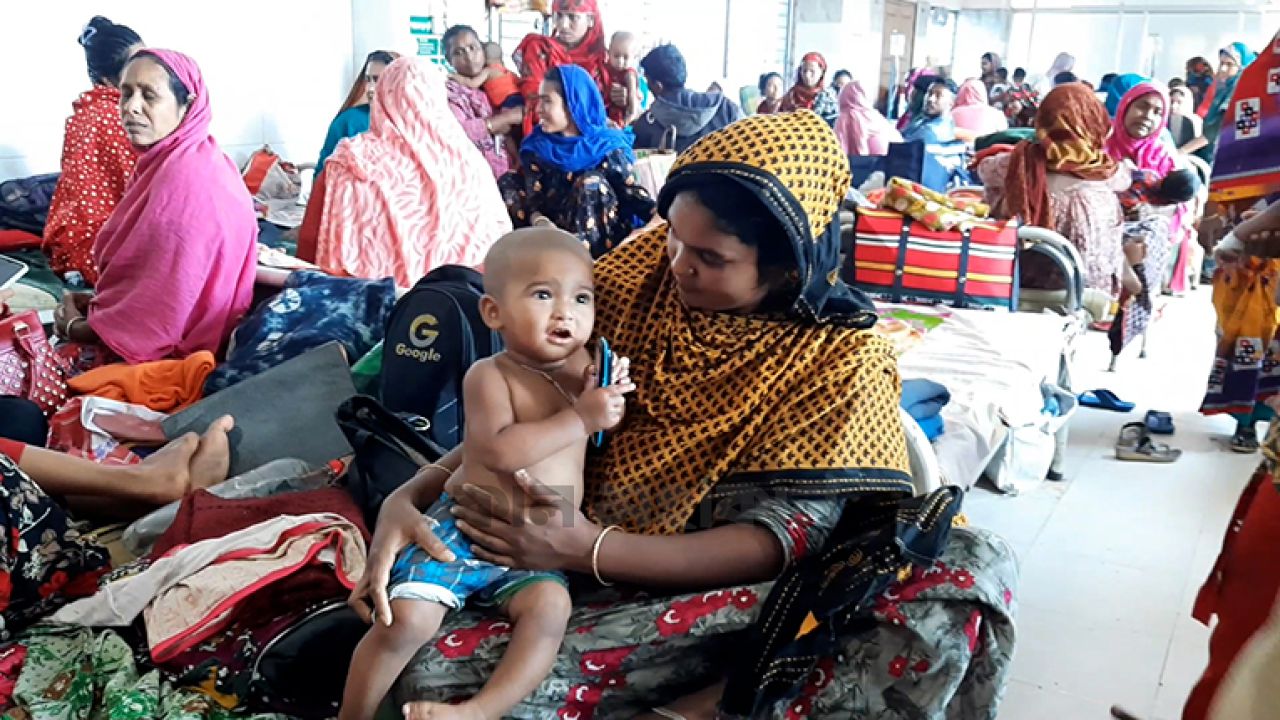 এক বেডে পাঁচ শিশু: ঢামেক শিশু ওয়ার্ডে চরম অব্যবস্থাপনা