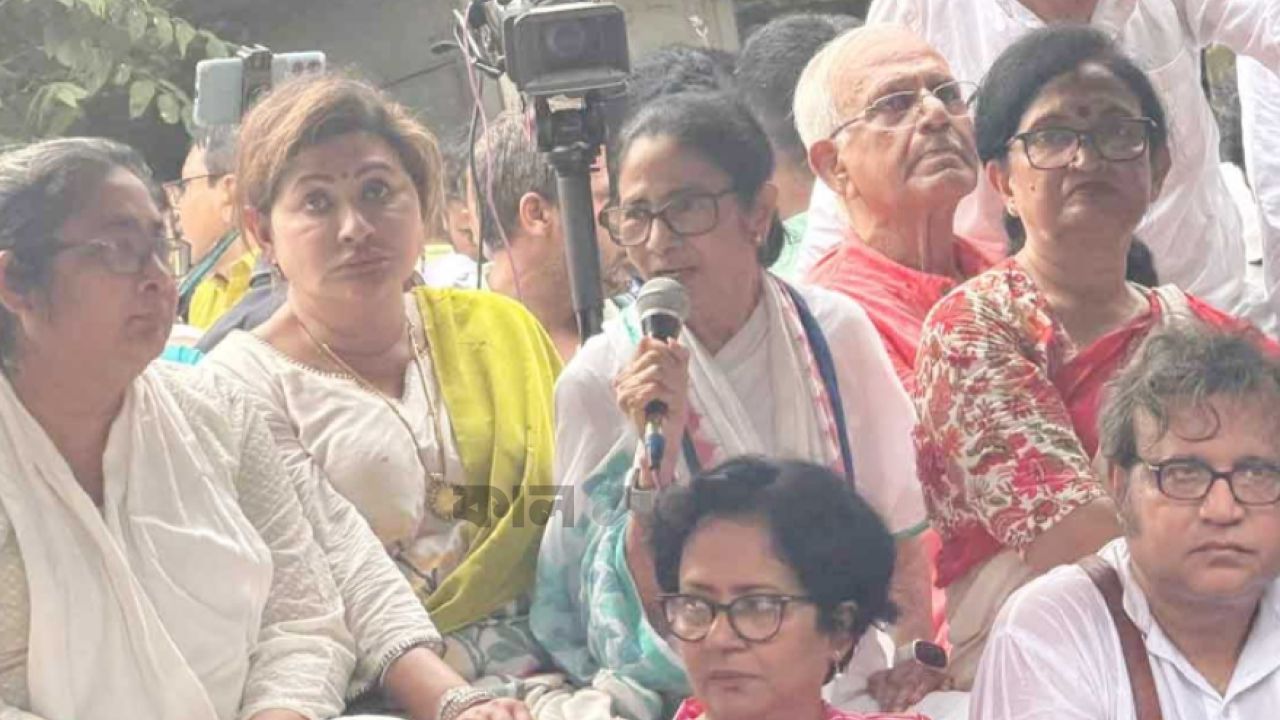 কার ইশারায় ওসমান হাদি খুন, ফাঁস করার হুমকি মমতার