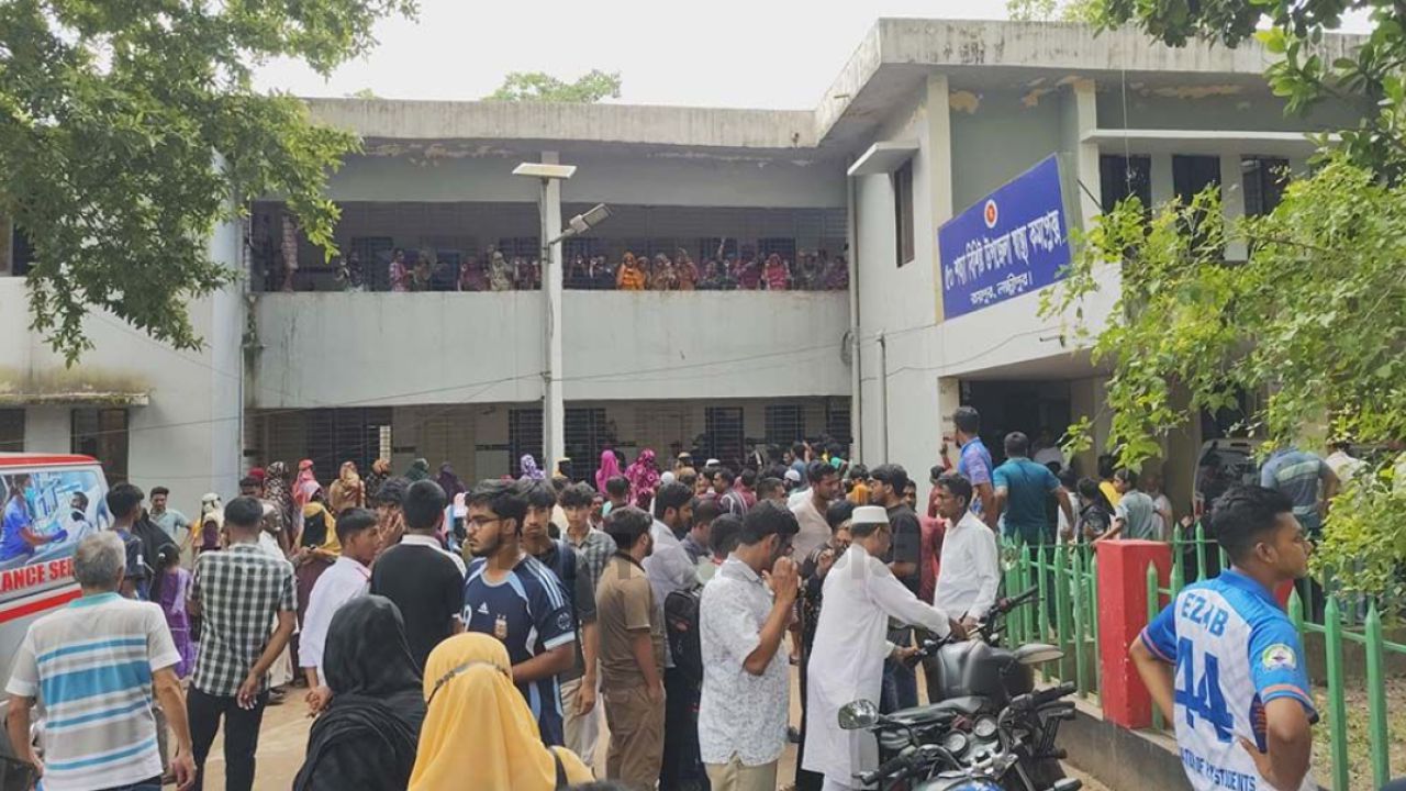 লক্ষ্মীপুরে নৃশংস হত্যাযজ্ঞ: মা-বোনসহ ঢাবি ছাত্রী নিহত