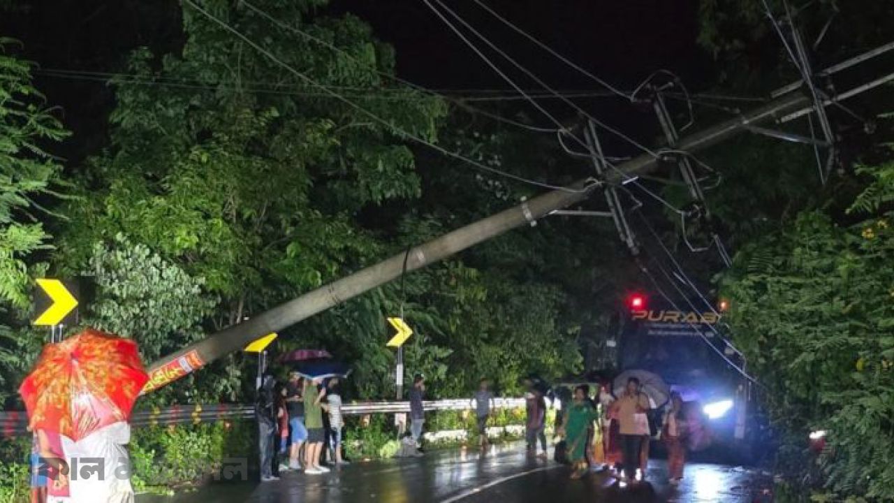ভারি বর্ষণ ও ভূমিধসে বিচ্ছিন্ন বান্দরবানের বিদ্যুৎ সংযোগ: বন্যার আশঙ্কায় উপকূলীয় অঞ্চল