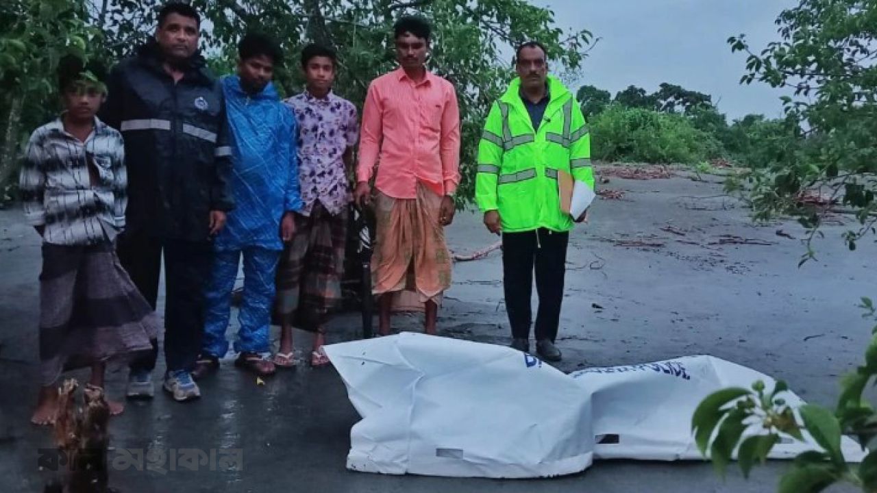 কুয়াকাটায় ভেসে এল অজ্ঞাত যুবকের অর্ধগলিত মরদেহ