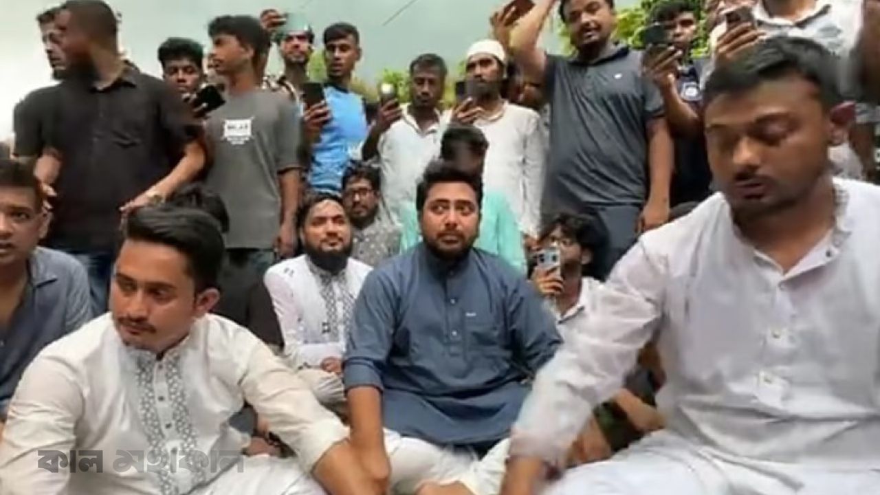 হবিগঞ্জমুখী এনসিপি নেতাদের  দ্বিতীয় দফায় পুলিশের বাধা, সড়কেই অবস্থান