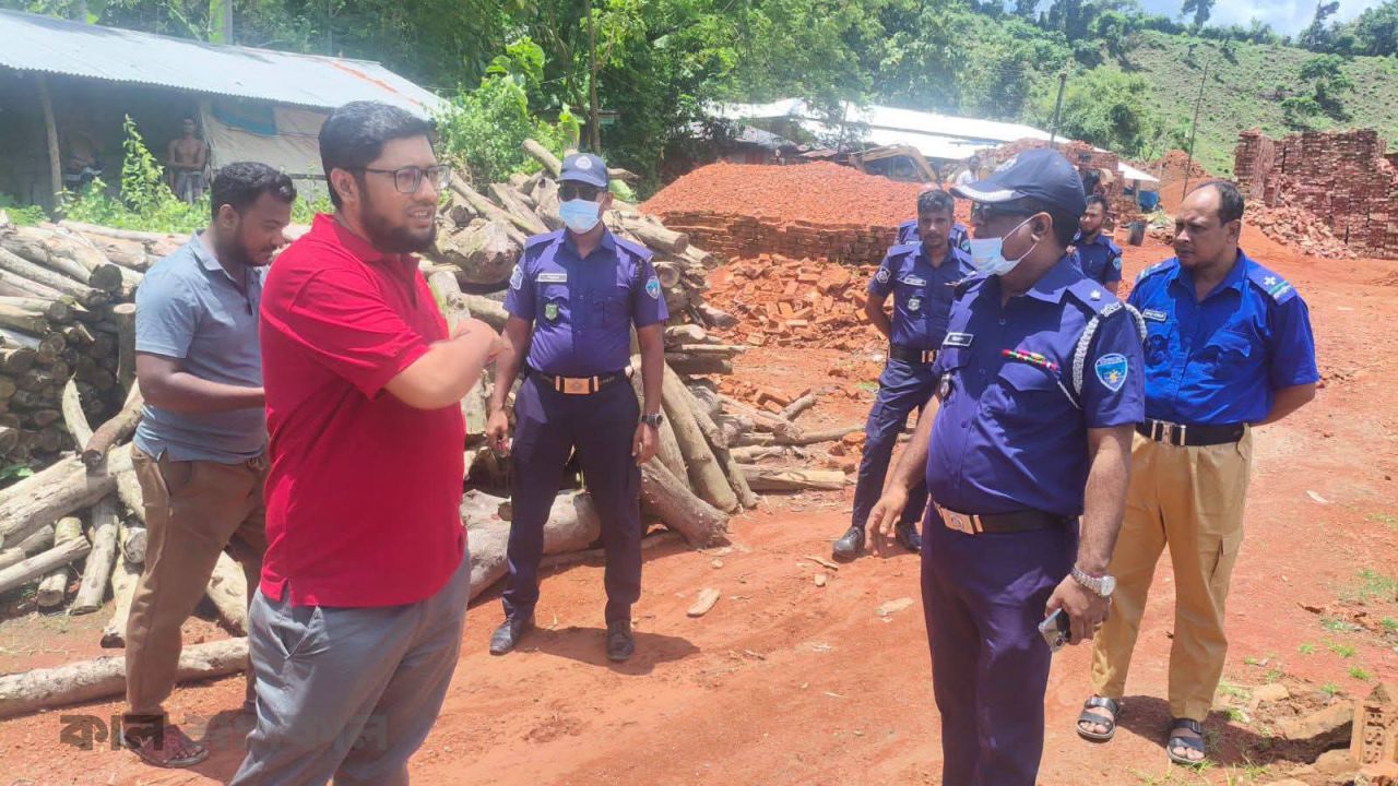 লামার ফাইতংয়ে ৫ ইটভাটায় মোবাইল কোর্ট, সাড়ে ৩ লাখ টাকা জরিমানা